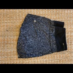 Black and white patterned lululemon tennis skirt